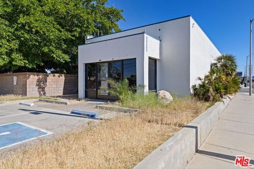 44504 10th Street, Lancaster, CA, 93534 | Card Image