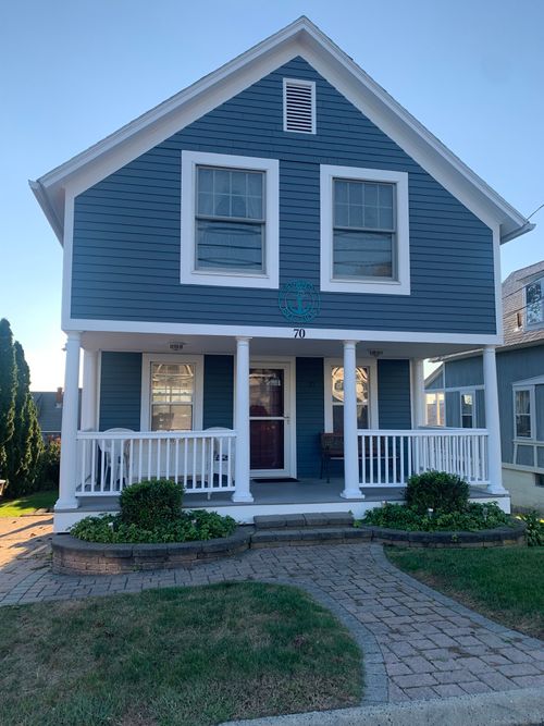 70 New Shore Rd, Waterford, CT, 06385-3635 | Card Image