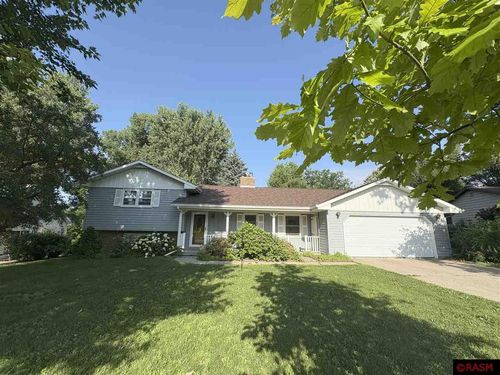 829 Church St, Saint Peter, MN, 56082-1241 | Card Image