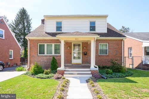 913 W Martin St, MARTINSBURG, WV, 25401-2312 | Card Image