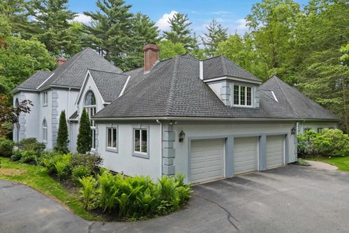 3 Oak Ln, Stratham, NH, 03885-2346 | Card Image