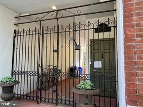 unit-4-1028 Pine St, PHILADELPHIA, PA, 19107-6307 | Card Image
