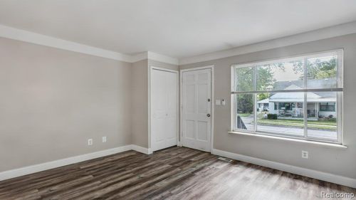 8725 Packard Ave, Warren, MI, 48089-5324 | Card Image