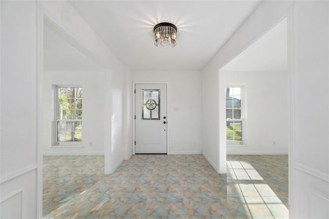Entry looking towards the front door | Image 6