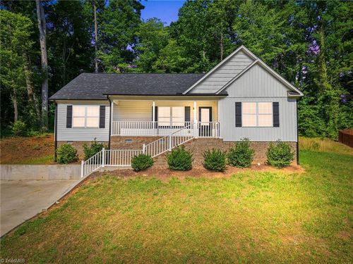 1592 Brookdale Dr, Asheboro, NC, 27205-7112 | Card Image