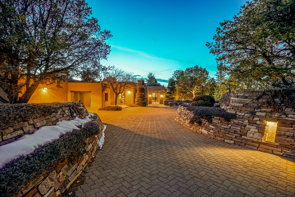Camino Lejo , Santa Fe, NM 87505
