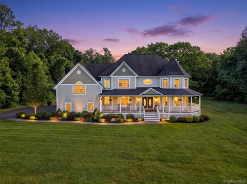 17 Coopers Ln, Hopewell Junction, NY, 12533-6722 | Card Image
