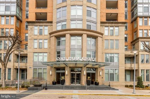 apt-418-8220 Crestwood Heights Dr, MCLEAN, VA, 22102-3126 | Card Image