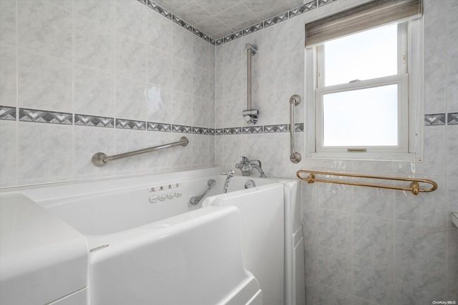 97 Lockwood Ave, House other with 3 bedrooms, 2 bathrooms and null parking in Farmingdale NY | Image 10