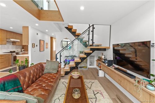 3f-150 Bedford Rd, Chappaqua, NY, 10514-2746 | Card Image