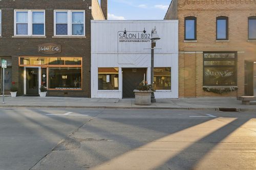 802 6th Ave, De Witt, IA, 52742-1329 | Card Image