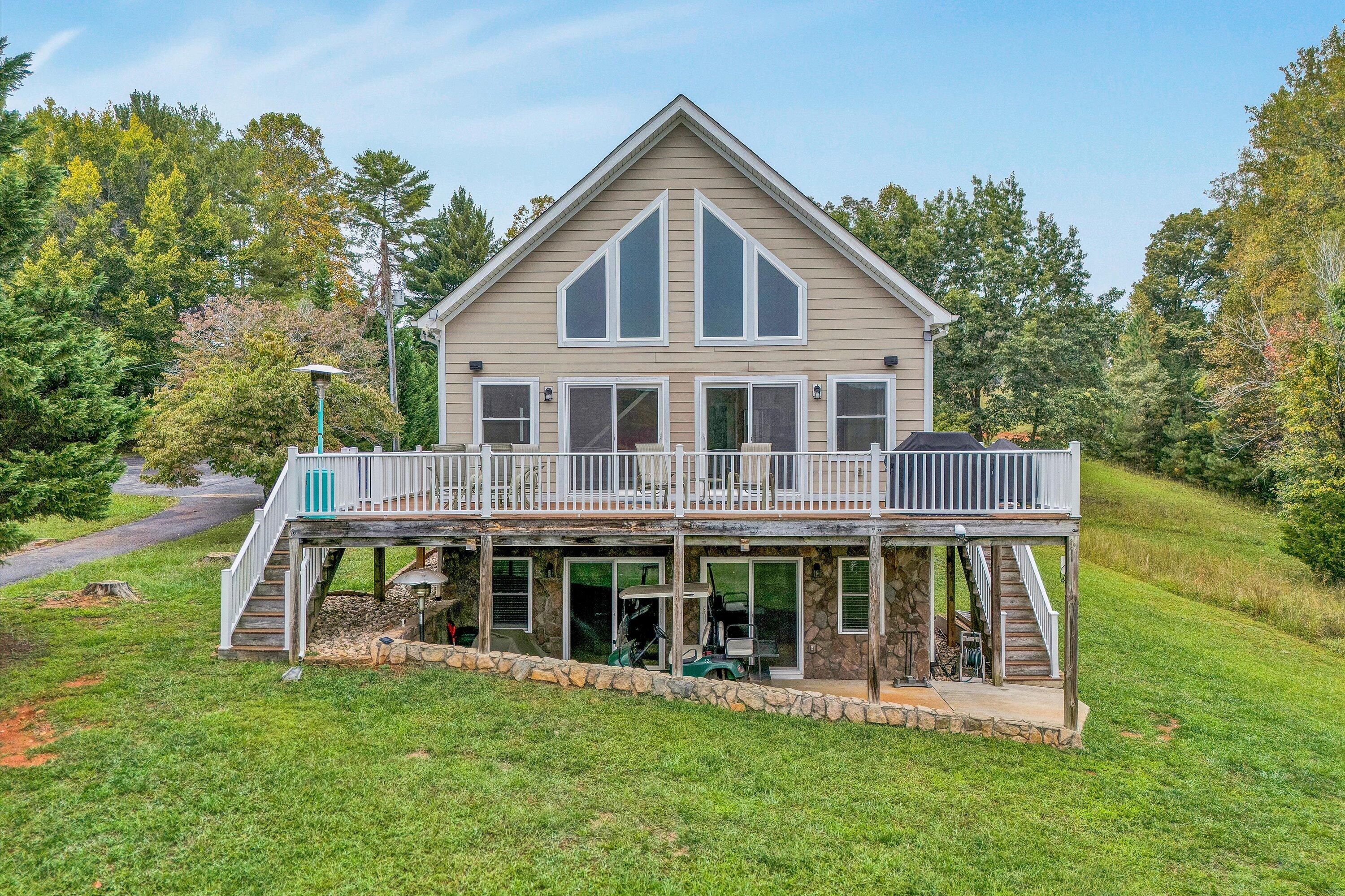 Surrey Dr, Huddleston, VA 24104