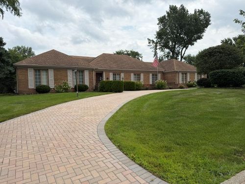 8283 Lake Ridge Dr, Burr Ridge, IL, 60527-5978 | Card Image