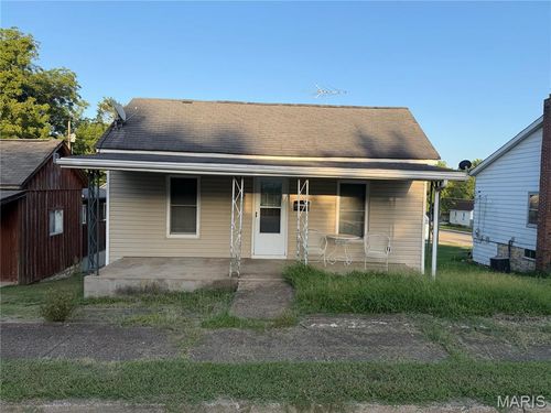717 S 4th St, De Soto, MO, 63020-2026 | Card Image