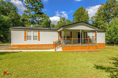 Manufactured / mobile home featuring a front lawn | Image 2