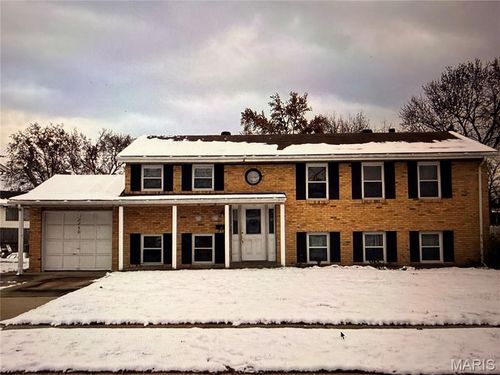 2250 Montagne Dr, Florissant, MO, 63033-1739 | Card Image