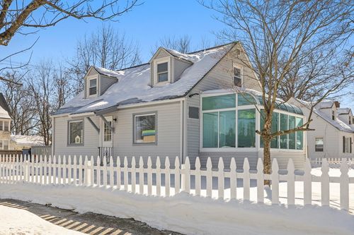 4 Seneca St, Springfield, MA, 01151-1830 | Card Image