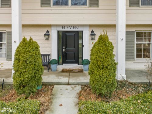 11 Wellington Place, Grosse Pointe, MI, 48230 | Card Image