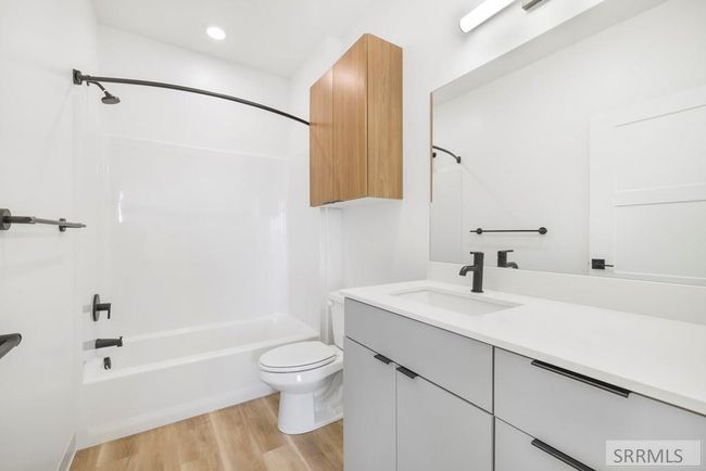F201 - 201 E Ross Avenue, Condo with 2 bedrooms, 2 bathrooms and null parking in Driggs ID | Image 17