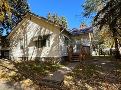 5207 48 St, House detached with 2 bedrooms, 1 bathrooms and 2 parking in Provost AB | Image 2