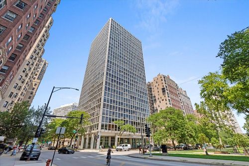 614-15-2400 N Lakeview Ave, Chicago, IL, 60614-2734 | Card Image