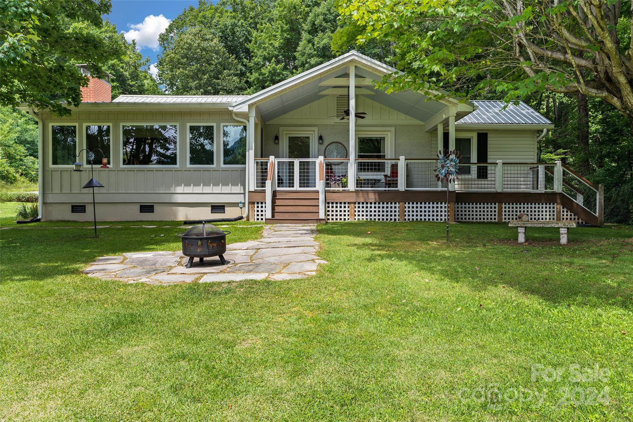Orion Davis Rd, Waynesville, NC 28786