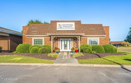 4303 7 Lakes Plz, West End, NC, 27376-8352 | Card Image