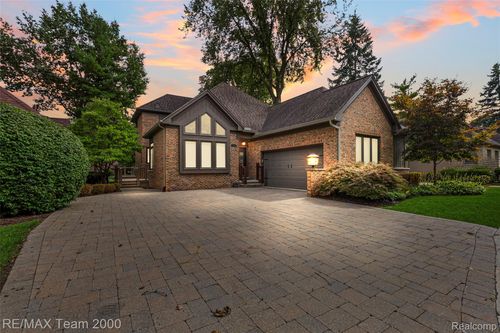 6 Pembroke Court, Dearborn, MI, 48126 | Card Image