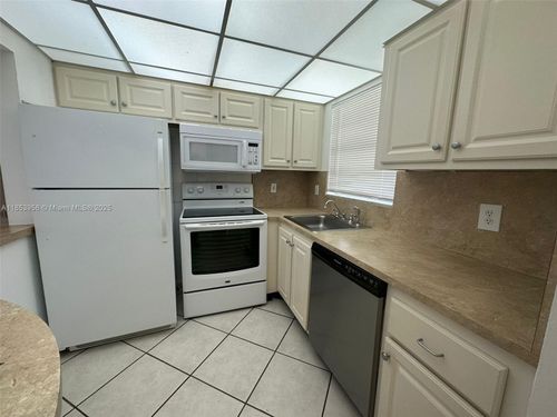 apt-307-1638 Embassy Dr, West Palm Beach, FL, 33401-1951 | Card Image