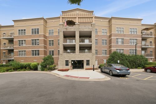209-105 Lakeview Dr, Bloomingdale, IL, 60108-1232 | Card Image