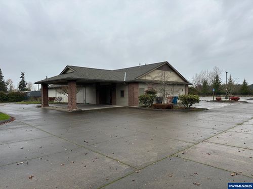 1726 Pine St, Silverton, OR, 97381-9604 | Card Image