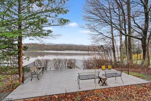 40 E Shore Dr, Newton, NJ, 07860-6526 | Card Image