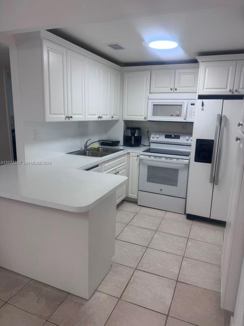 422-1913 S Ocean Dr, Hallandale Beach, FL, 33009-5957 | Card Image