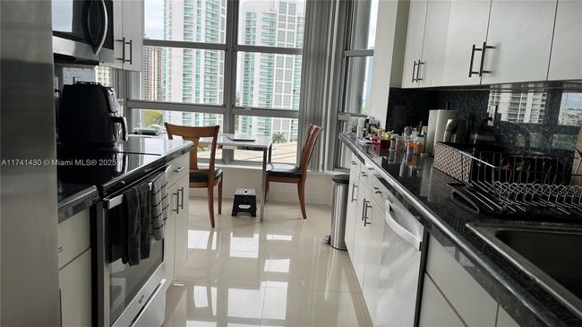 APT-1405 - 3500 Mystic Pointe Dr, Condo with 2 bedrooms, 2 bathrooms and null parking in Aventura FL | Image 9
