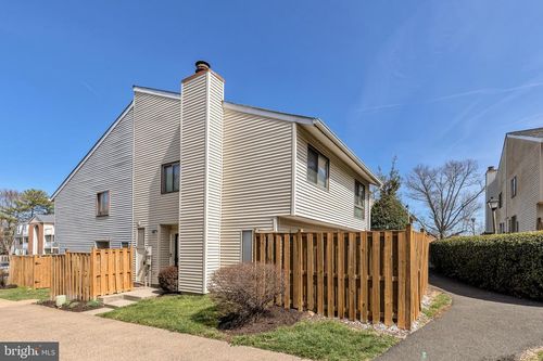 158608-8608 Village Sq, ALEXANDRIA, VA, 22309-1618 | Card Image