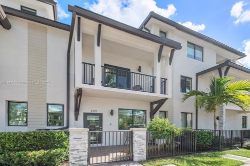 8374 Central Park Blvd, Doral, FL, 33166 | Card Image