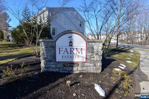 30 Masterson Ct, Waldwick, NJ, 07463-1136 | Card Image