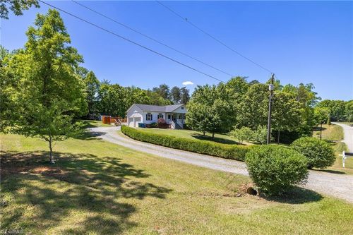 272 Victoria Cir, Madison, NC, 27025-7951 | Card Image