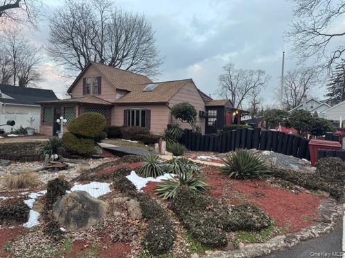 11 Hatcher Ct, Amityville, NY, 11701-2416 | Card Image