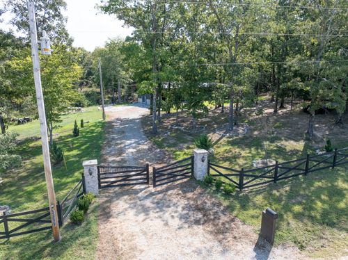 3844 Humphreys County Line Rd, Mc Ewen, TN, 37101-1506 | Card Image