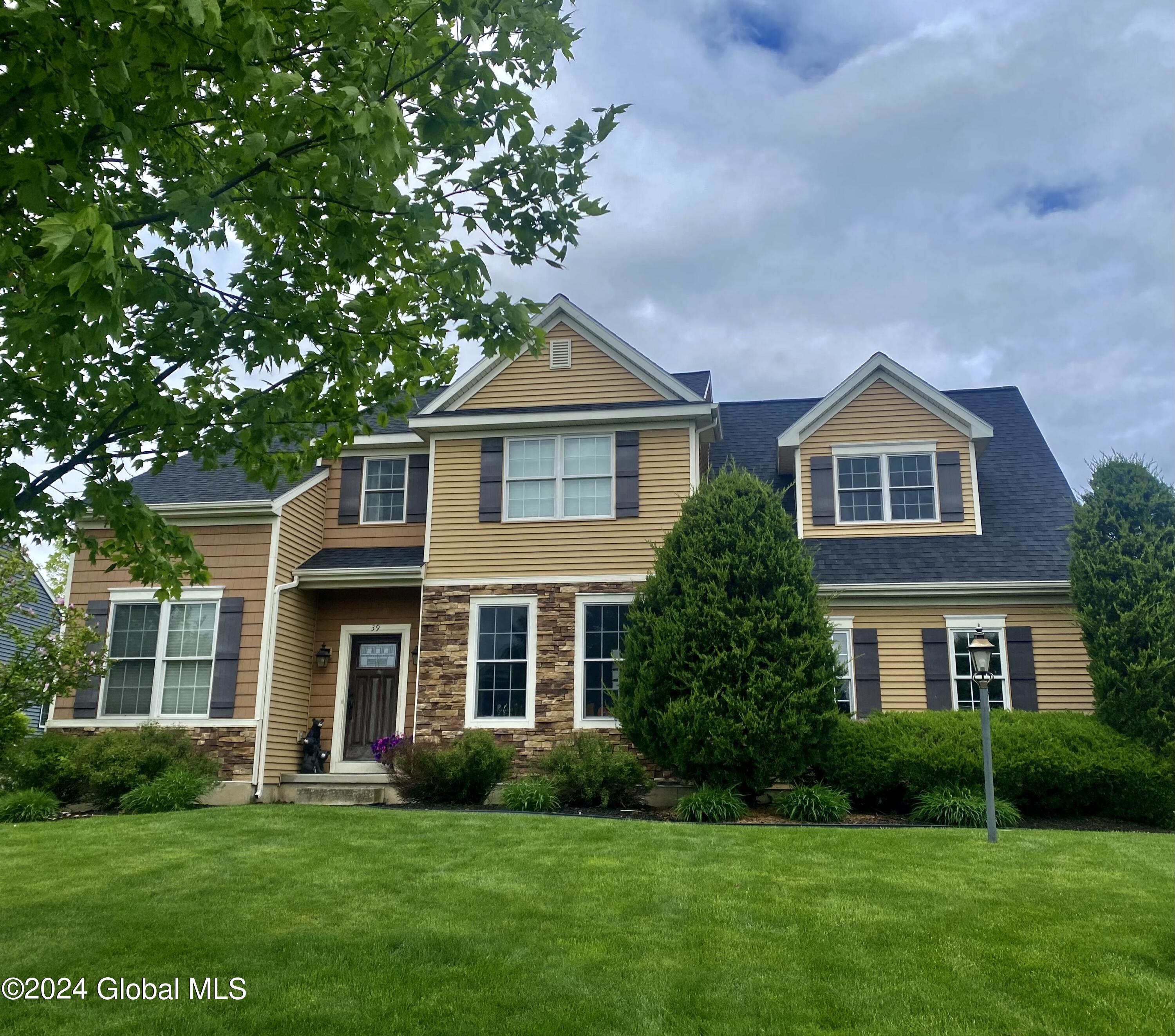Avendale Dr, Ballston Lake, NY 12019