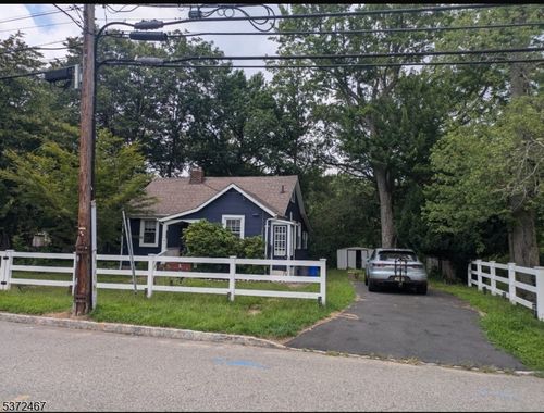 196 Woodcliff Ave, Little Falls, NJ, 07424-1065 | Card Image