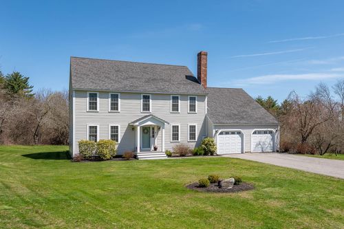 13 Barker Rd, Stratham, NH, 03885-2202 | Card Image