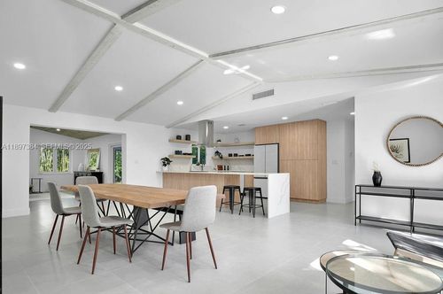 117 Ne 20th St, Wilton Manors, FL, 33305-1096 | Card Image