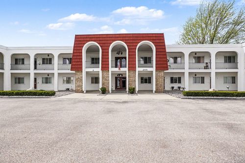 205 Kennely Rd, Saginaw, MI, 48609-6775 | Card Image