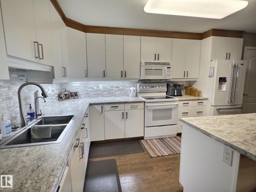 108-8922 156 St Nw, Edmonton, AB, T5R5Z3 | Card Image