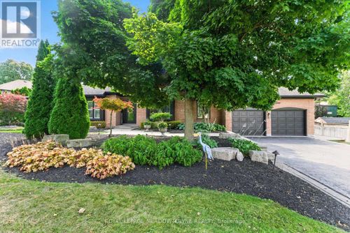 2 Blueheron Lane, Carlisle, ON, L0R1H1 | Card Image