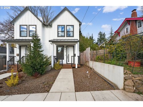 1307 Sw Carson St, Portland, OR, 97219-4332 | Card Image