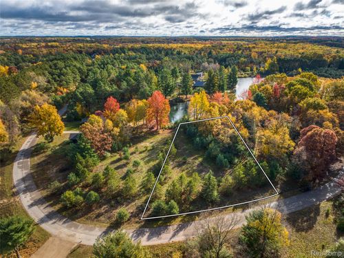 6310 Kilkenny Dr, Stanwood, MI, 49346-7707 | Card Image