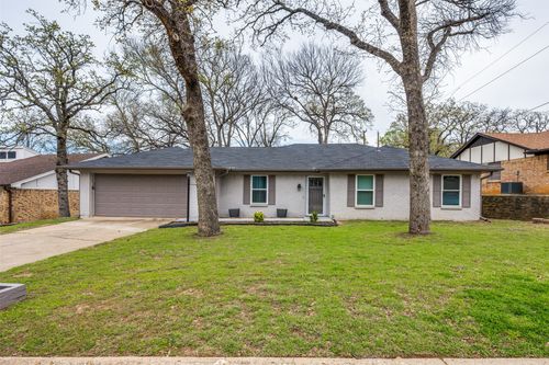 7404 Forrest Ln, North Richland Hills, TX, 76182-6002 | Card Image